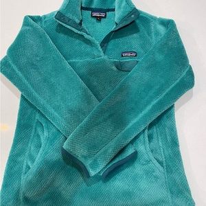 Patagonia Aqua Green Half Button pullover fleece - size M
